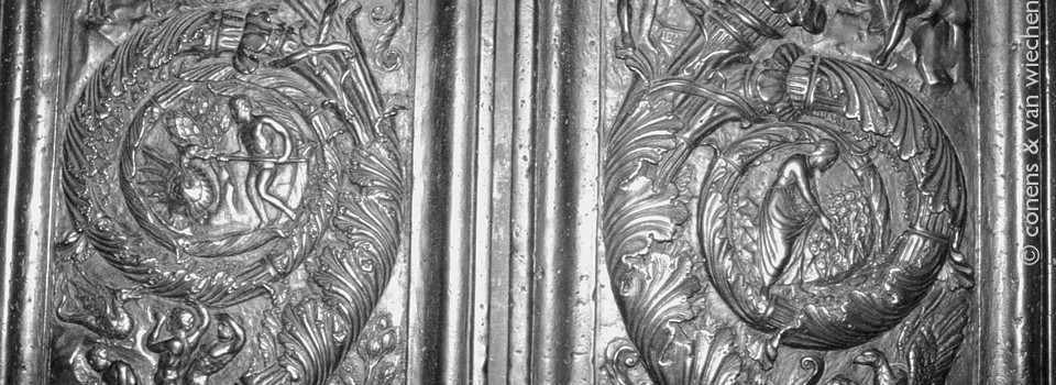 'heidense' mythen op een bijzondere bronzen deur in de sintpieter te rome